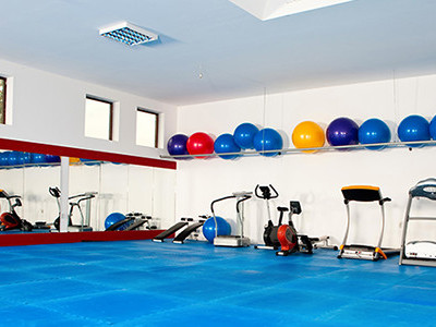 four-things-incorporate-fitness-center-lighting-design1-400x300