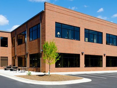what-to-watch-out-for-in-electrical-systems-in-commercial-buildings-400x300